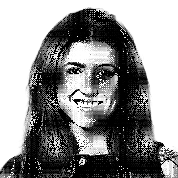 Maya Parizer headshot